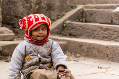 Le petit mendiant du Temple - Népal - Galerie Art Soleil 